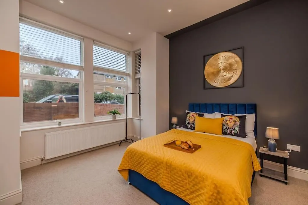 Beautiful Garden Flat I Two Bedroom I Sleep 6 Guests Brighton Apartment