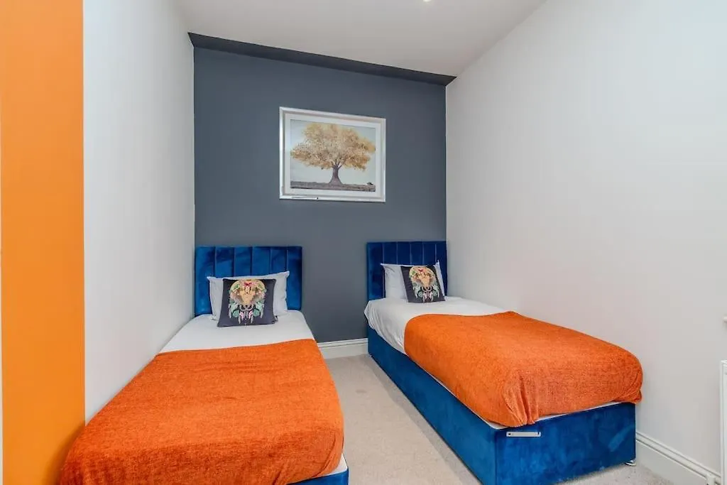 Beautiful Garden Flat I Two Bedroom I Sleep 6 Guests Brighton Apartment