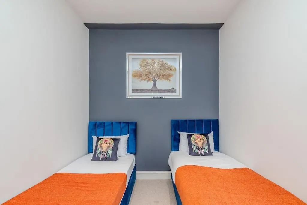Beautiful Garden Flat I Two Bedroom I Sleep 6 Guests Brighton Apartment